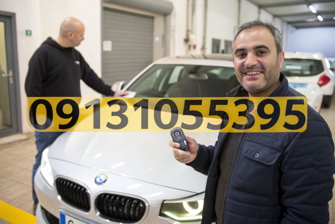 تصویر: یک مشتری راضی پس از دریافت خدمات کلیدسازی سیار از کلیدسازی استاد مهندس مهرداد. تصویر: یک مشتری راضی پس از دریافت خدمات کلیدسازی سیار از کلیدسازی استاد مهندس مهرداد.